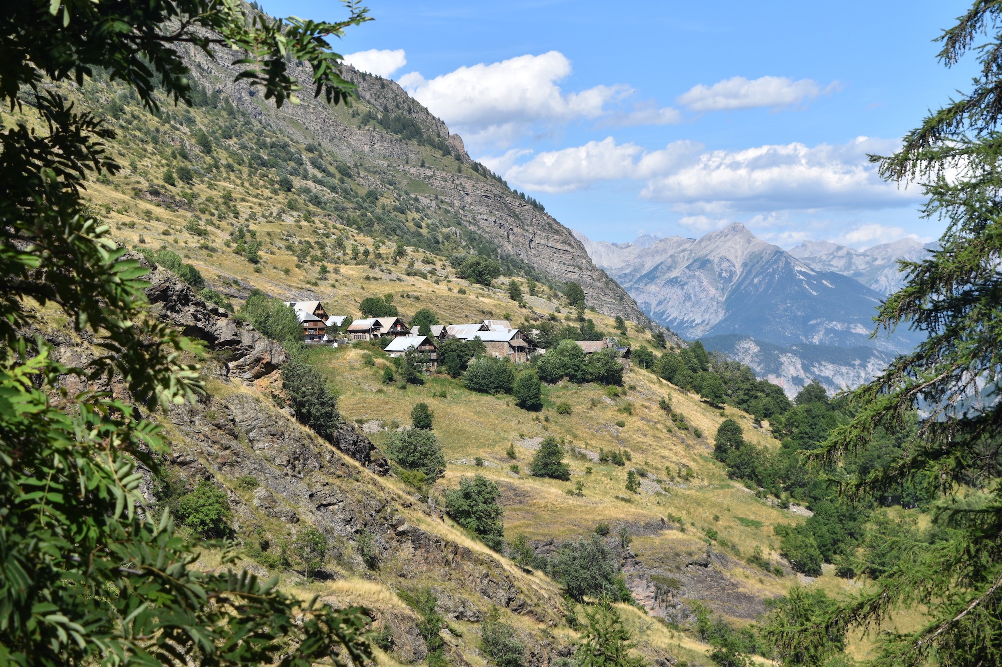 Dormillouse : un village alpin où vous ne viendrez pas en voiture