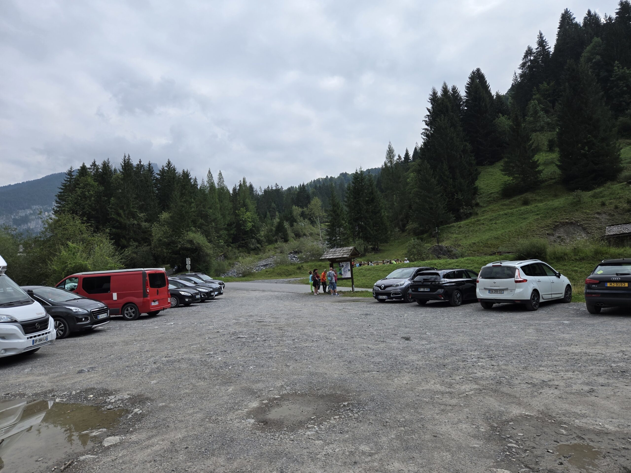 Parking du Nant sec à Salvagny : départ de randonnées