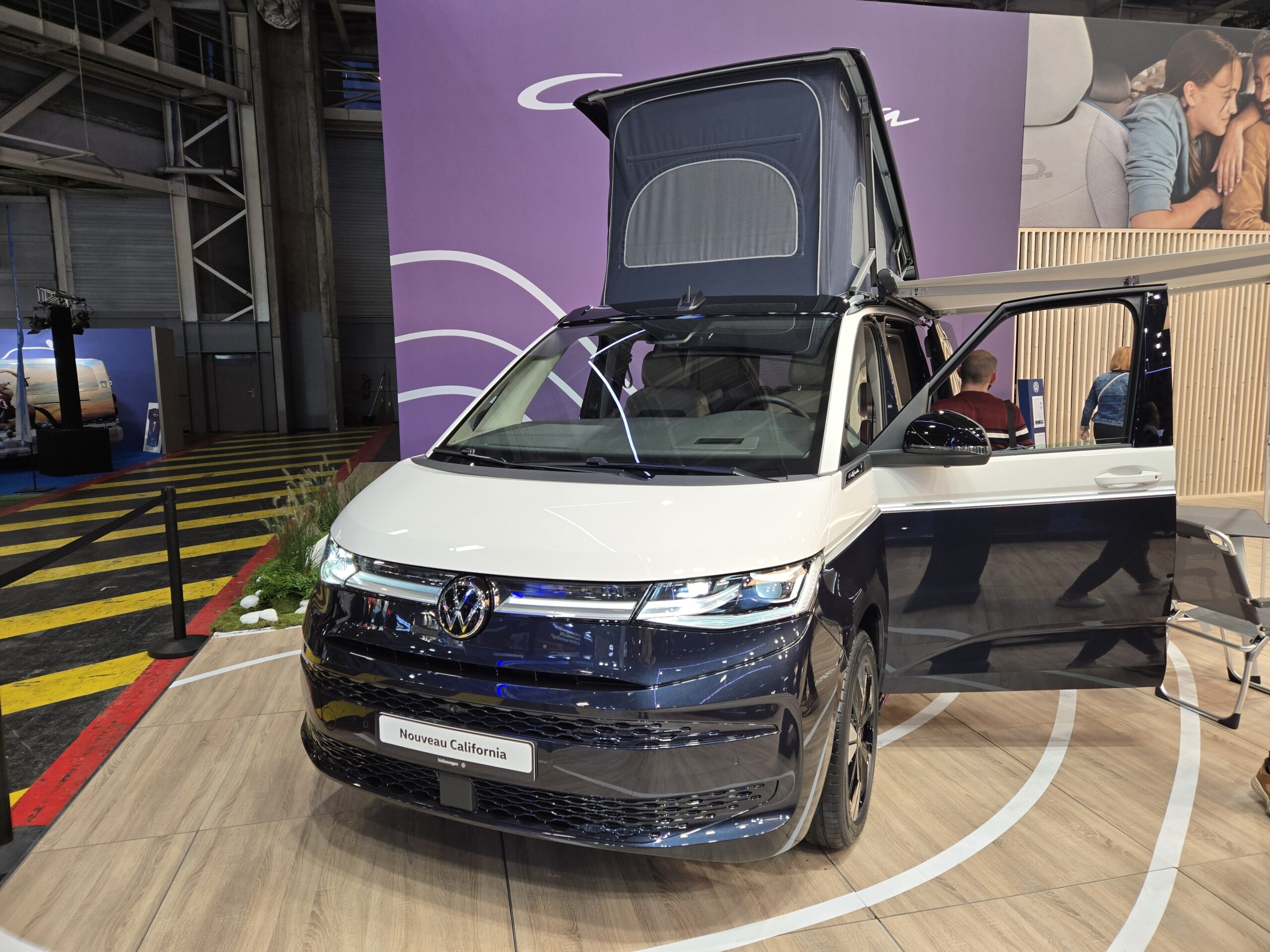 On est monté à bord du nouveau van Volkswagen California hybride au Mondial de l’Auto