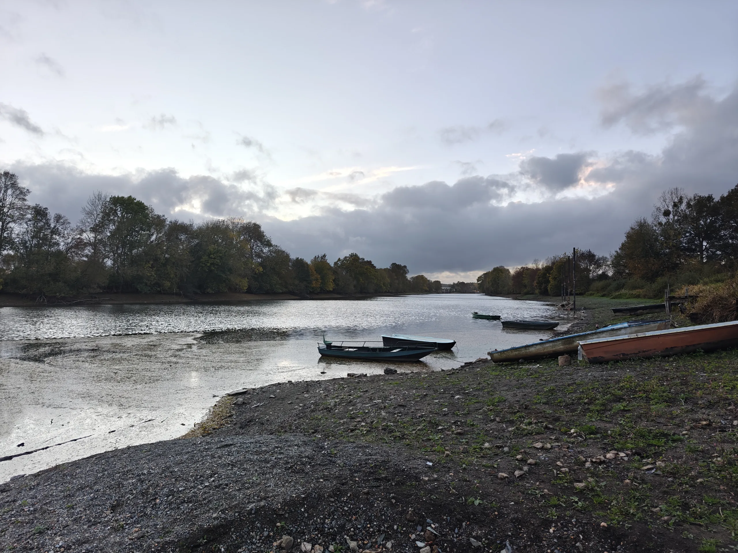 Aire de services/parking pour camping-car et van à Feneu : l’ancienne aire de Port Albert