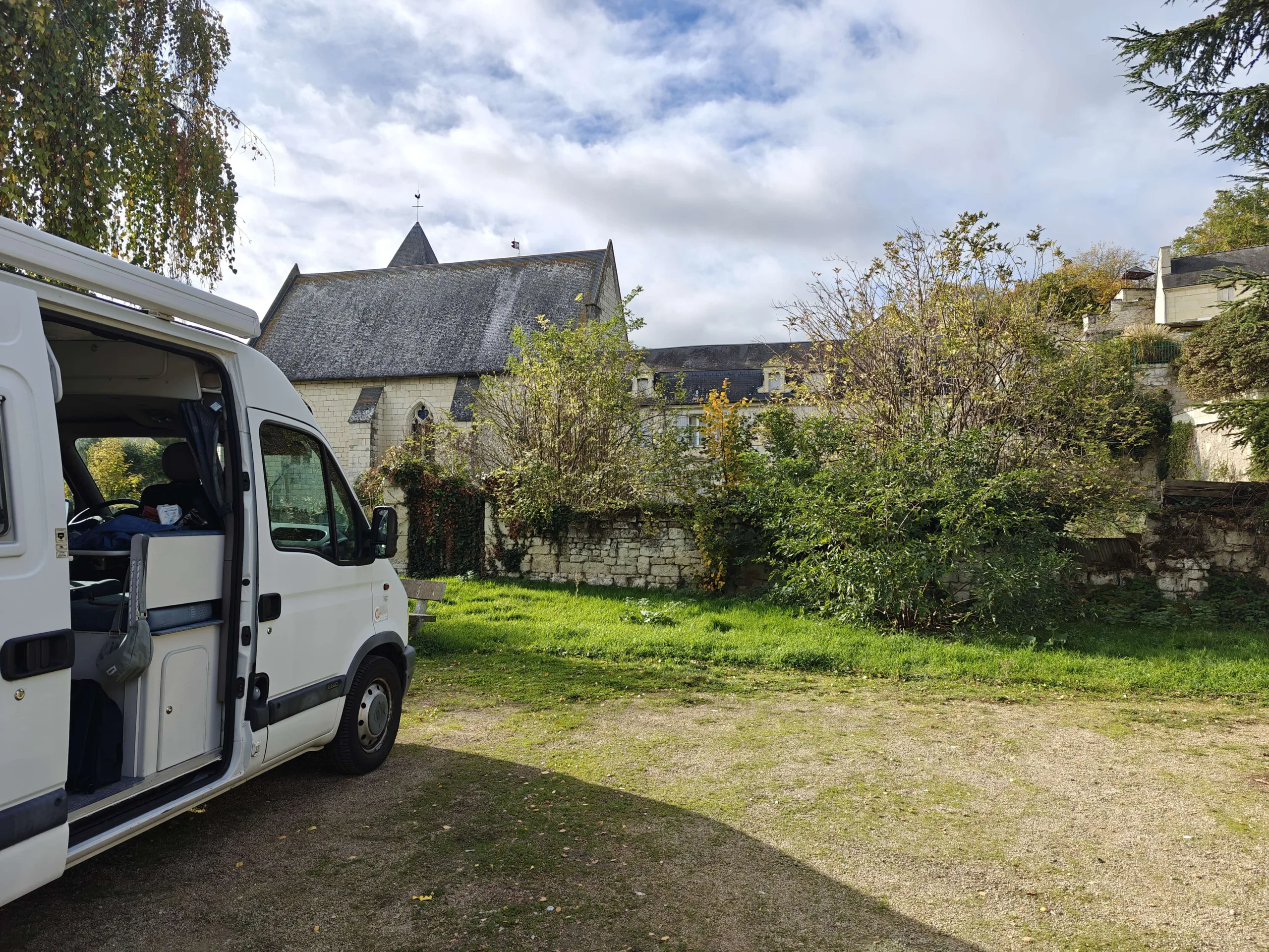 Aire de service de camping-car de Turquant : à deux pas des troglodytes
