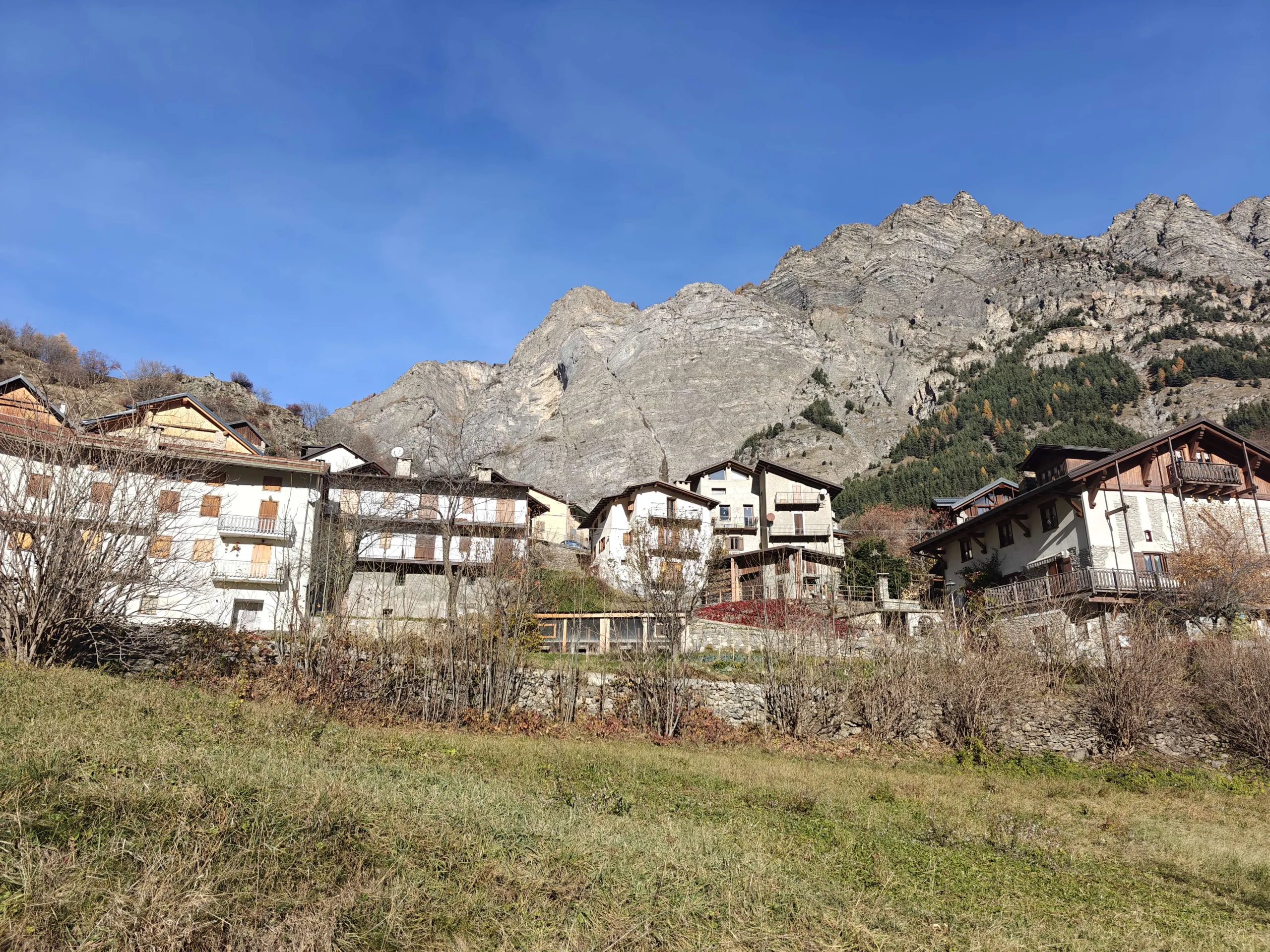 Pontebernardo : un village des Alpes dans le Piémont italien