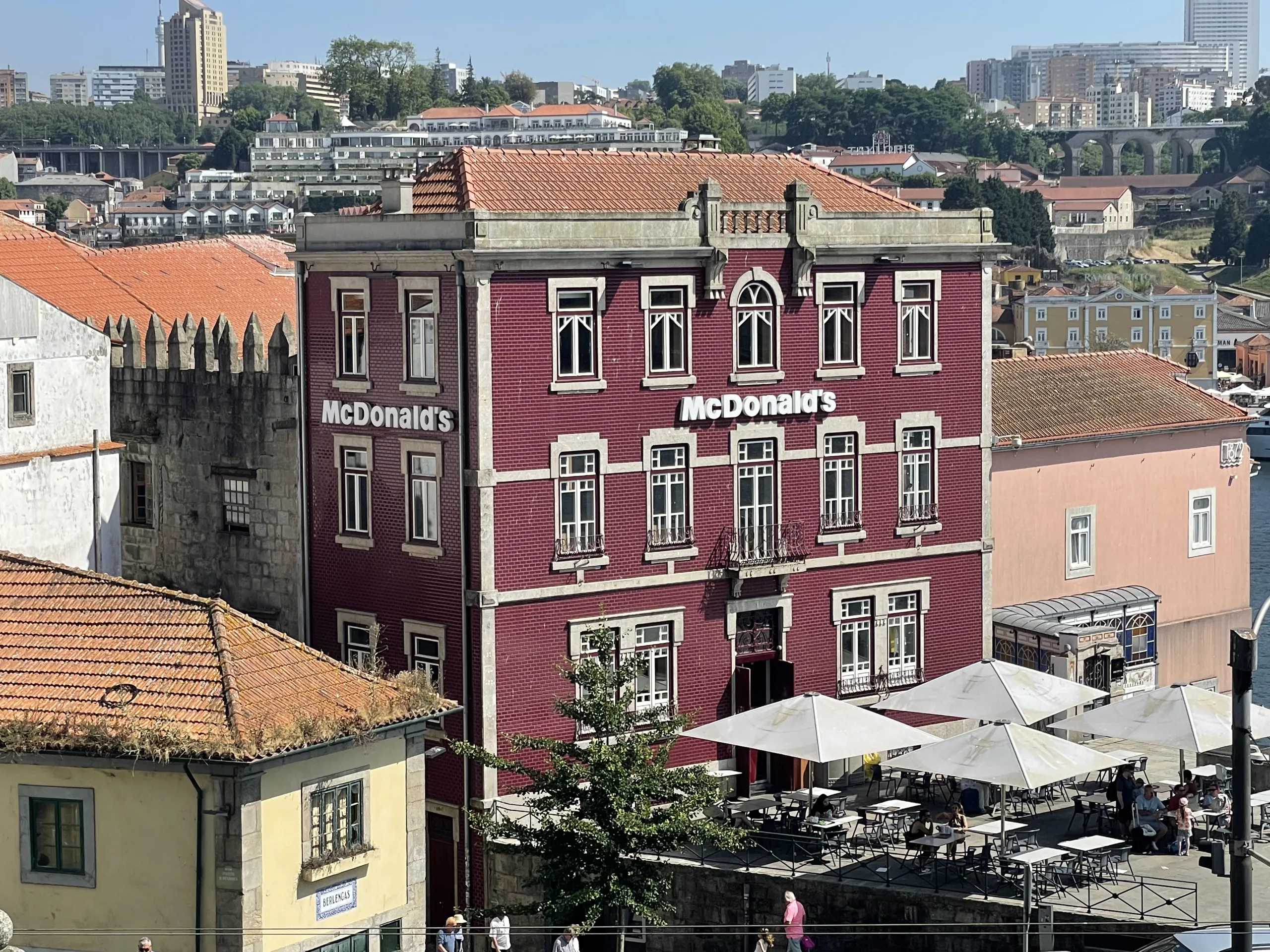 Un McDonald’s à Porto pas comme les autres dans un décor historique
