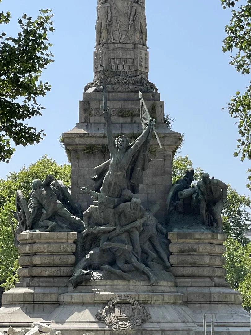 Sculptures en bronze du Monument aux Héros de la Guerre Péninsulaire représentant des soldats portugais