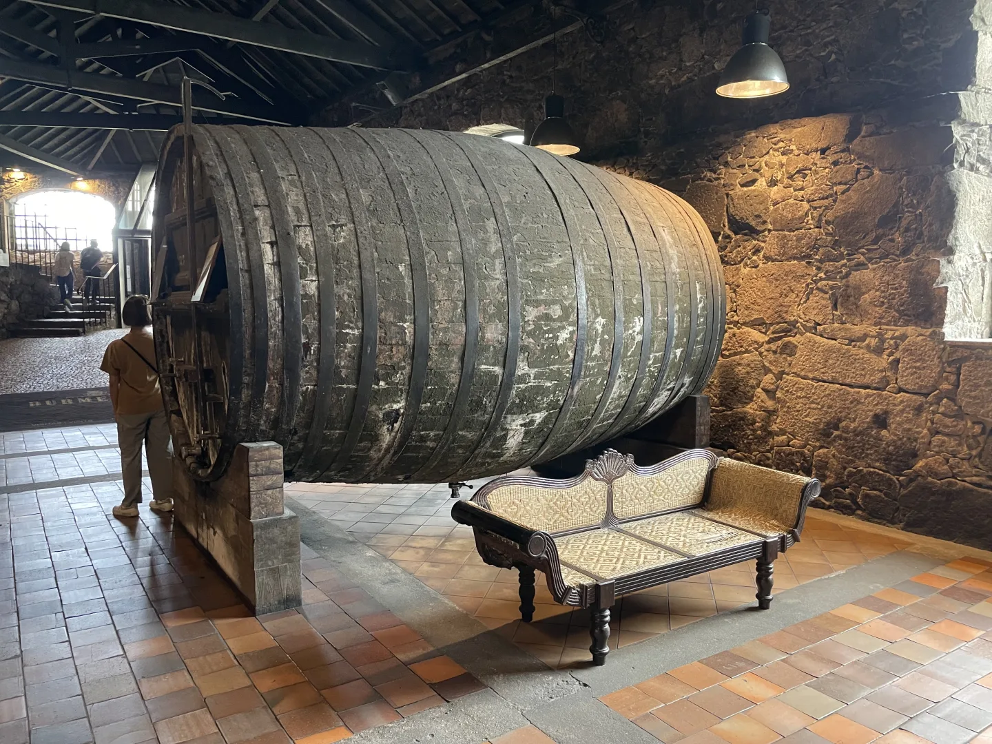 foudre monumental, une cuve de chêne massive traditionnellement utilisée pour le vieillissement du vin de Porto