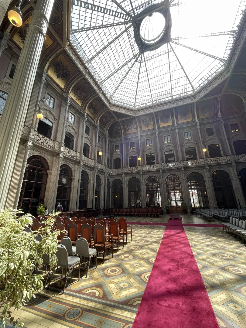 Verrière centrale du Palácio da Bolsa à Porto, vue du Patio das Nações
