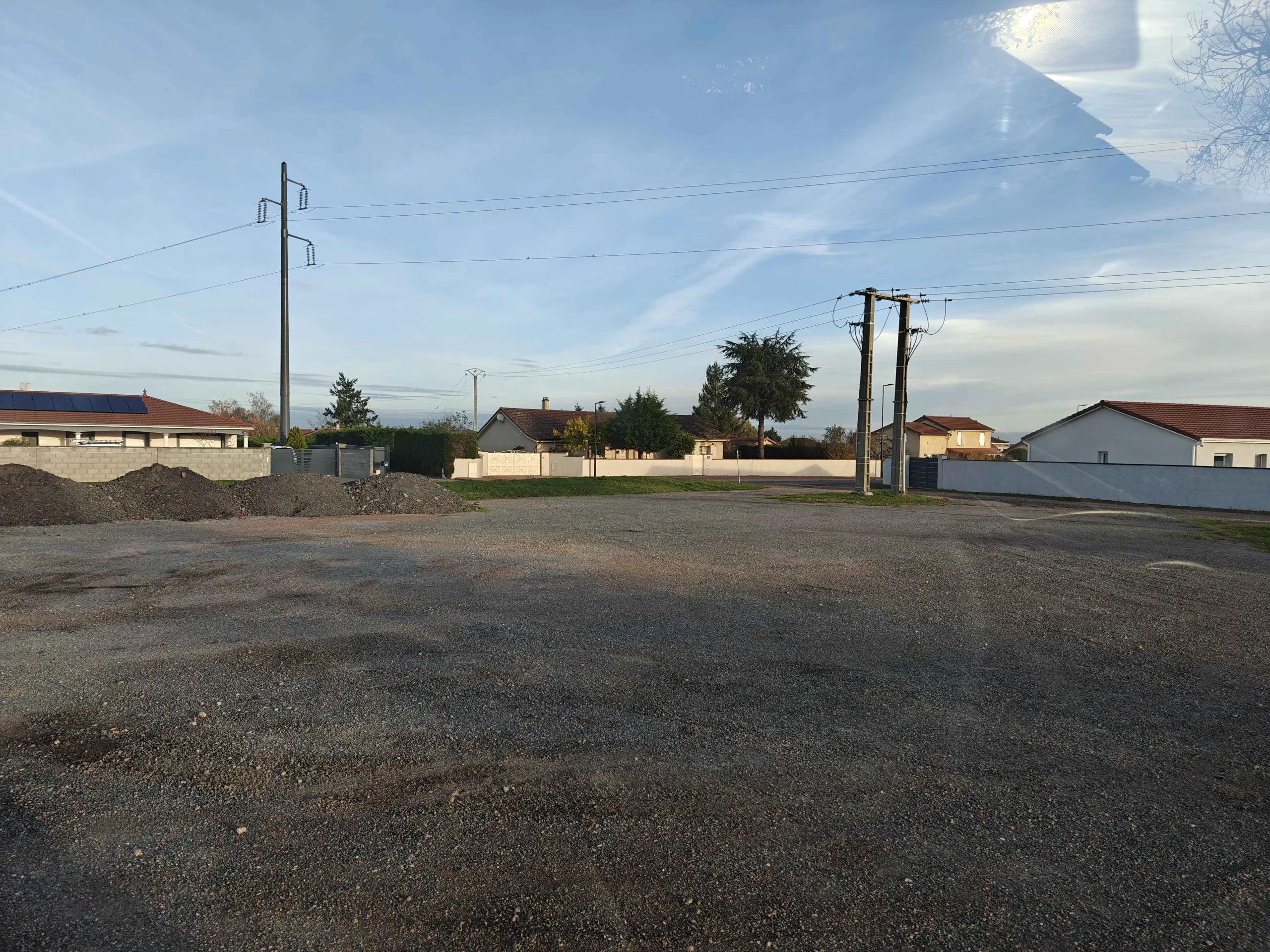 Se garer à Saint-Germain-Lespinasse en camping-car/van