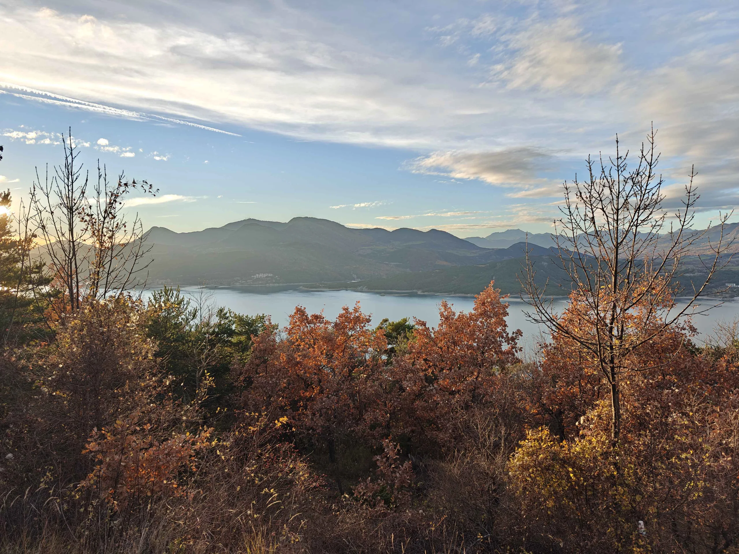 Point de vue sur le lac de Serre-Ponçon